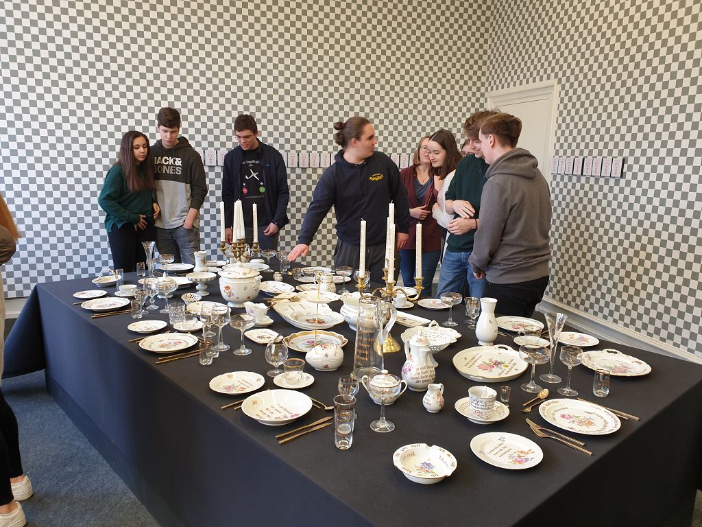 Austausch am Kunstwerk
